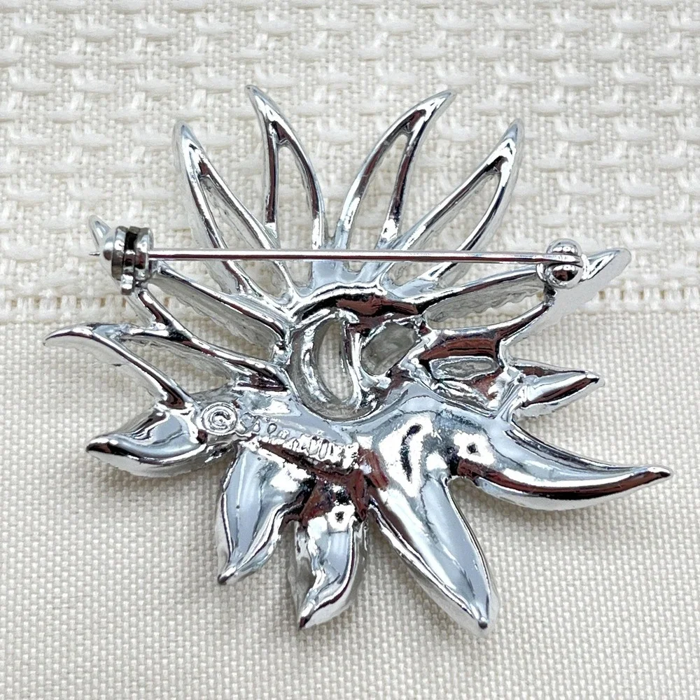 Vintage Sarah Coventry Poinsettia Holiday Flower Silver Tone Brooch Pin